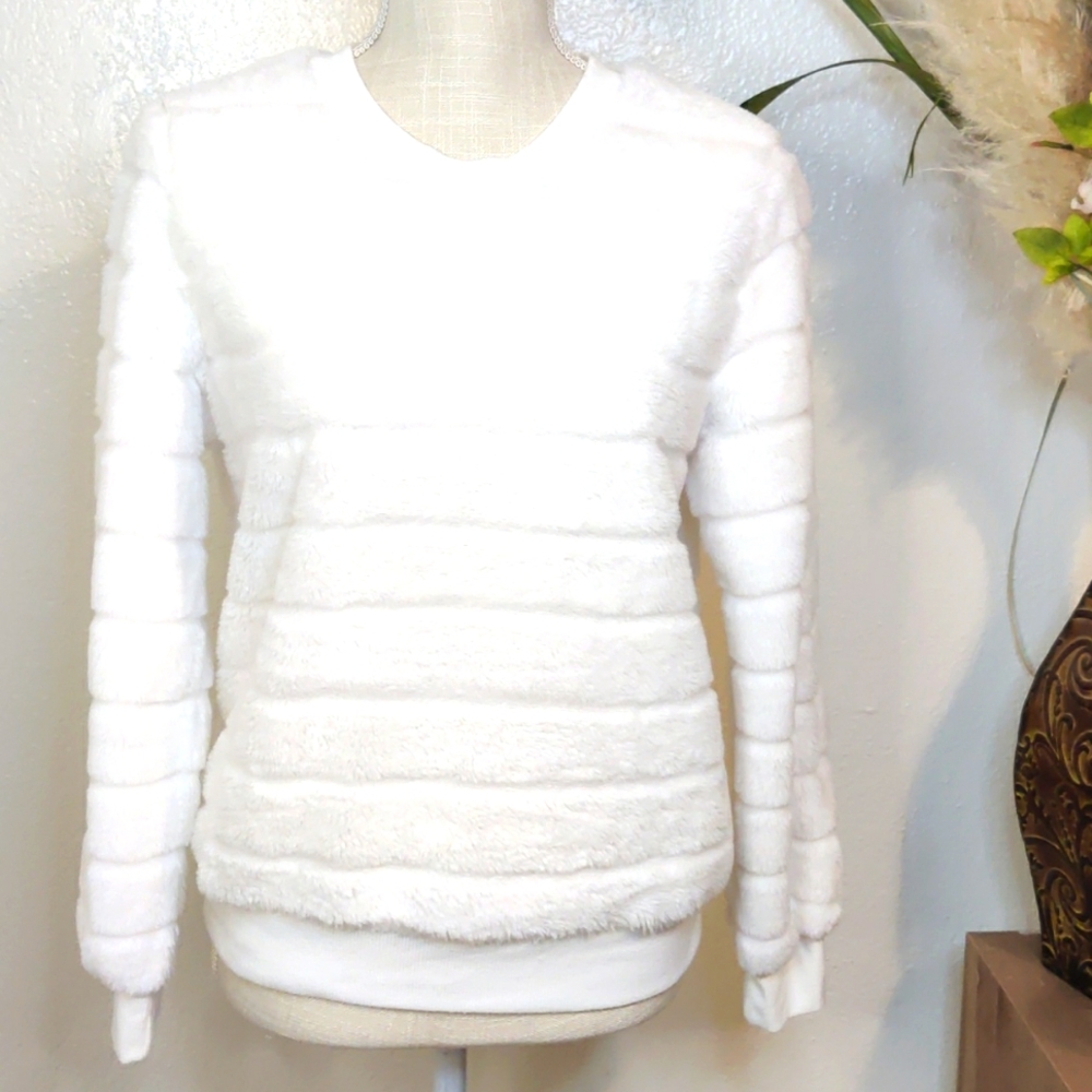 White Faux Fur White Sweater / Sweatshirt